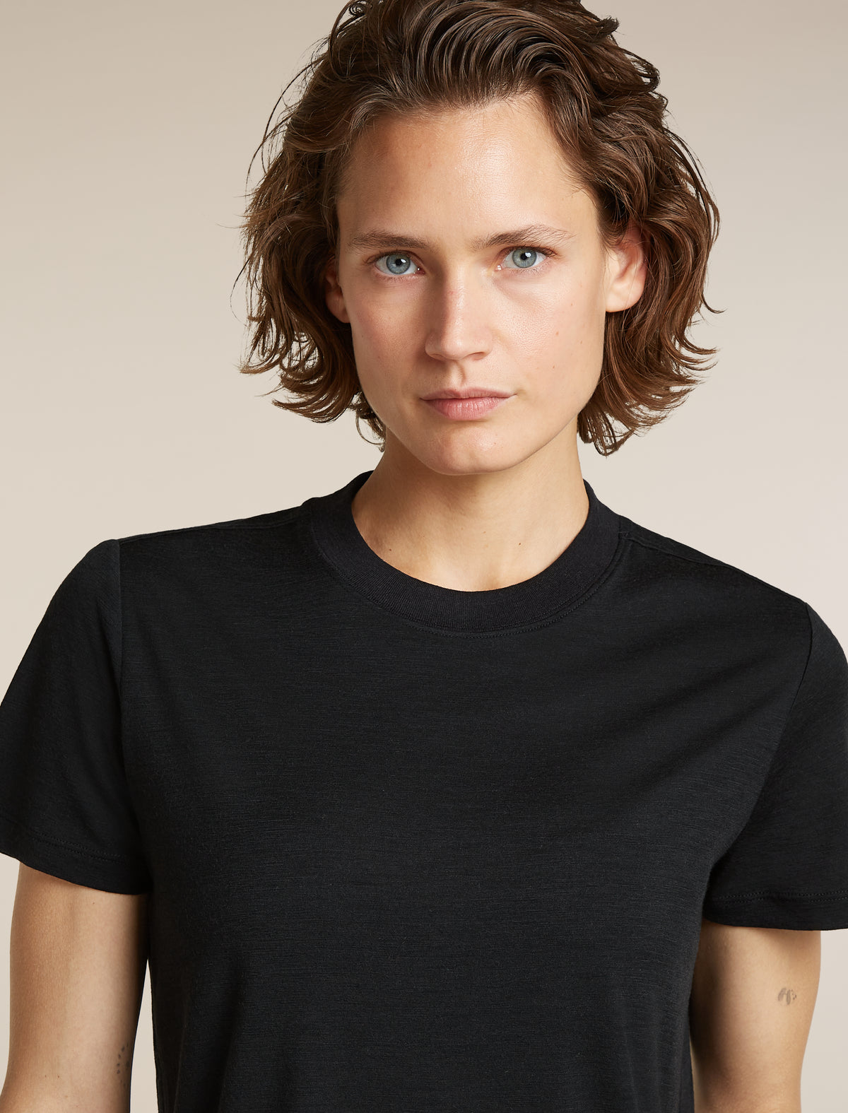 icebreaker Women's Merino 150 Tech Lite Short Sleeve Crop T-Shirt Black WOMEN - 6