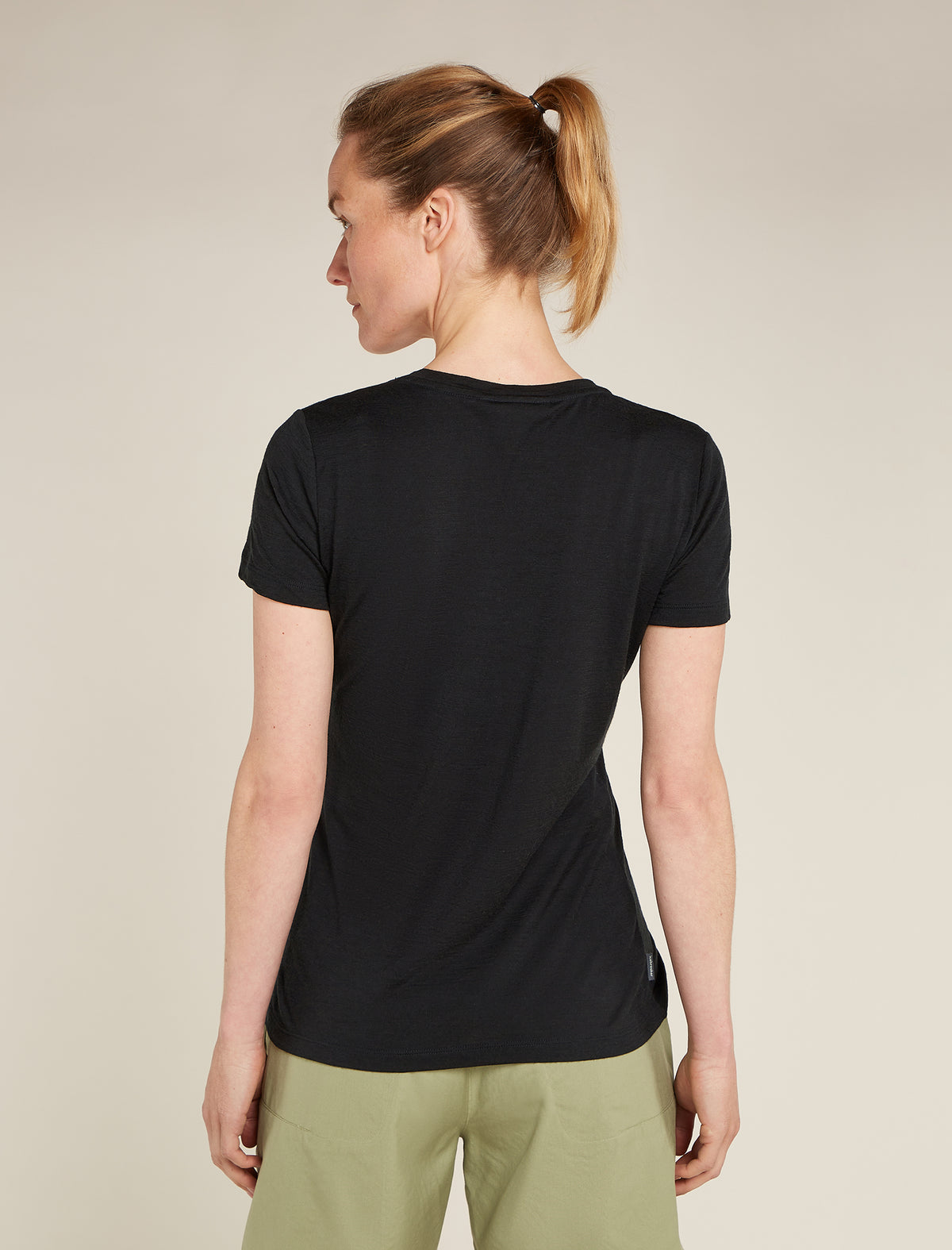 Women's Merino 150 Tech Lite Short Sleeve Scoop T-Shirt Icebreaker Logo Reflections Black - 2