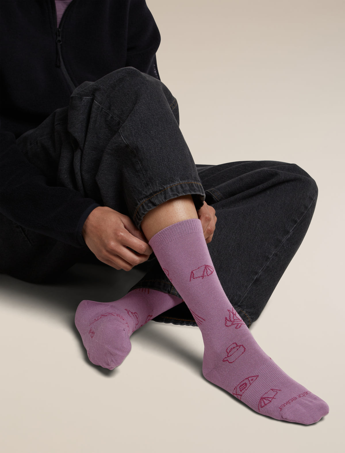 Women's Merino Lifestyle Ultralight Crew Camp Essentials Socks Grey Plum/Dark Berry - 5