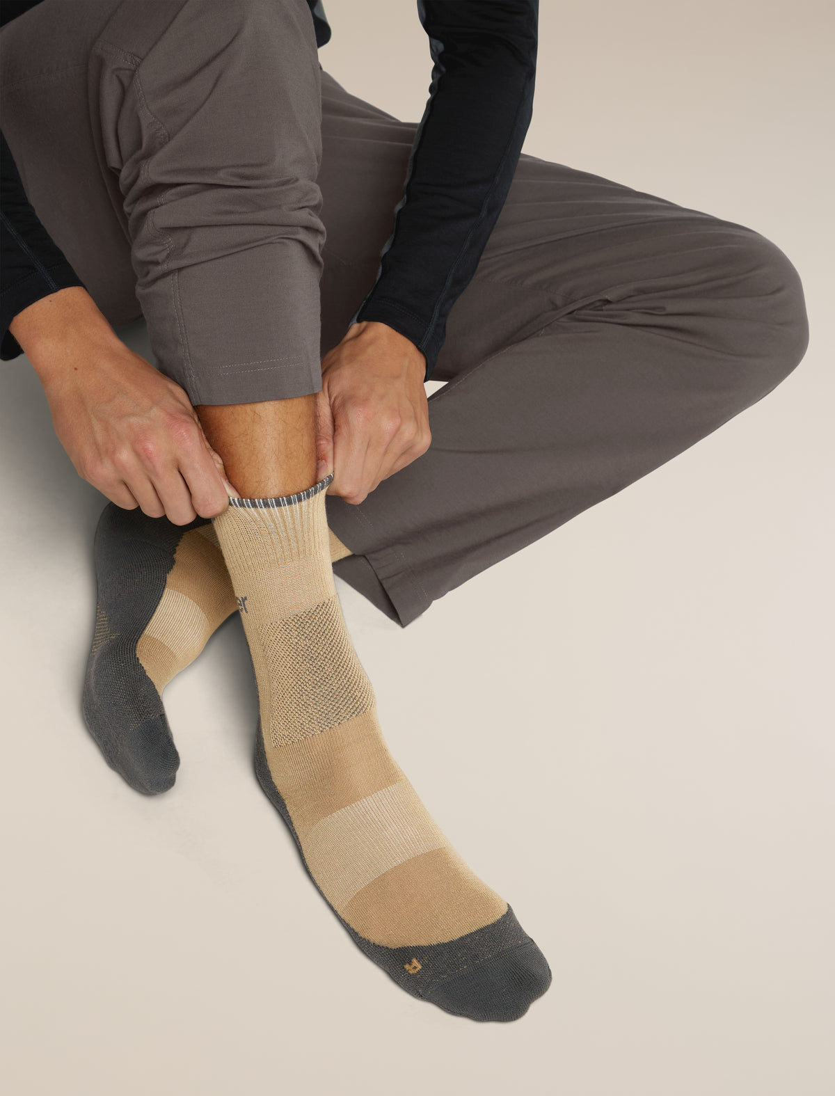 Men's Merino Hike+ Medium Crew Socks Cumin/Obsidian - 5