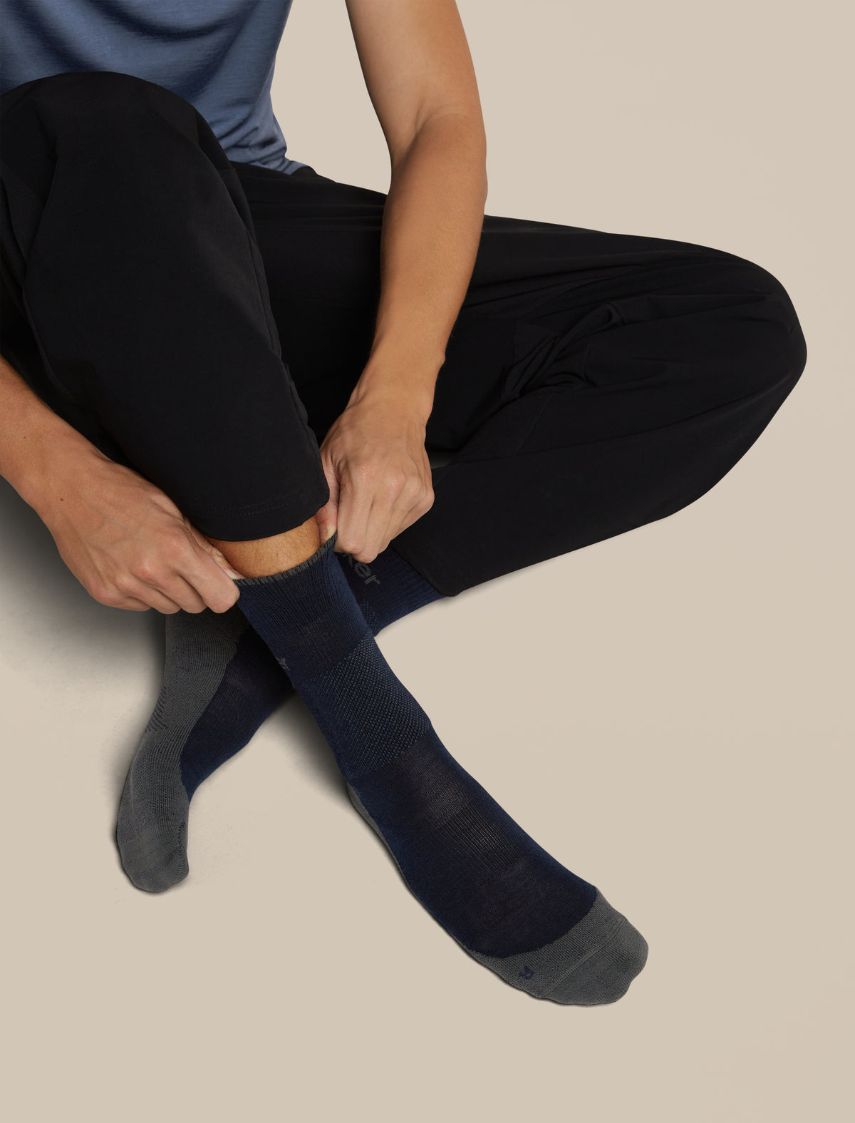 Men's Merino Hike+ Medium Crew Socks Midnight Navy/Obsidian - 5