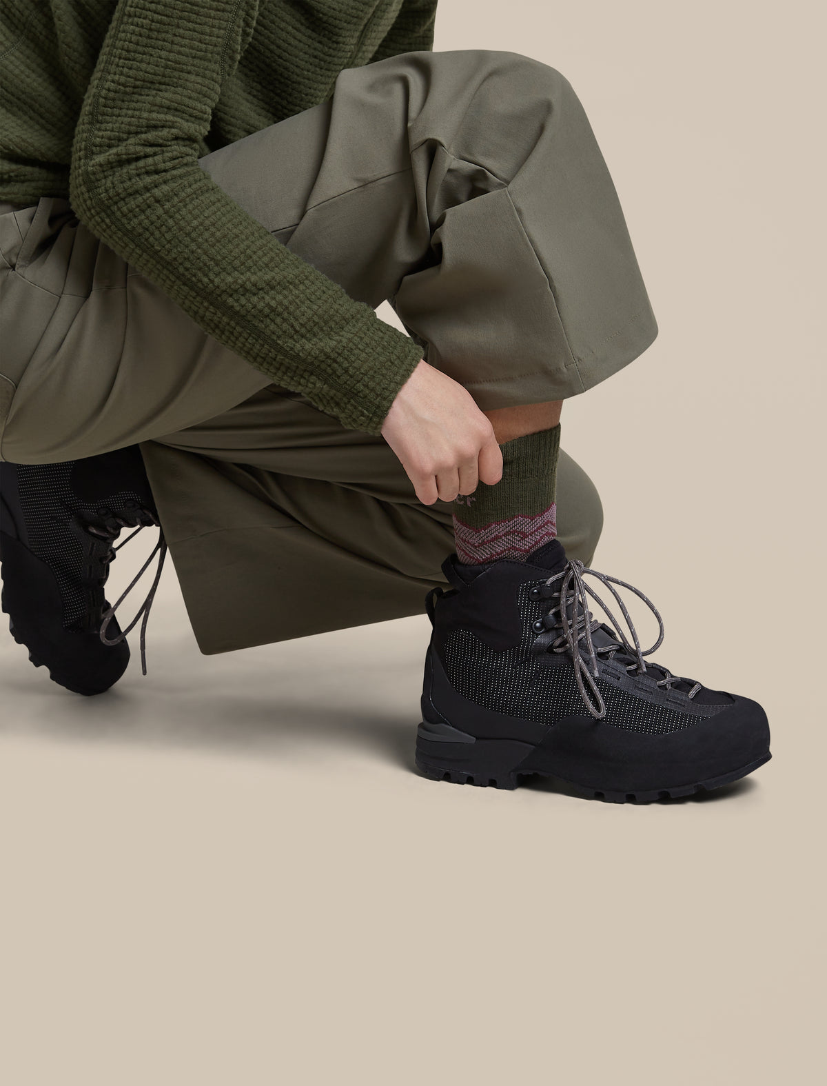 Women's Merino Hike+ Medium Crew Across the Peaks Socks Dark Loden/Dark Berry/Grey Plum - 4