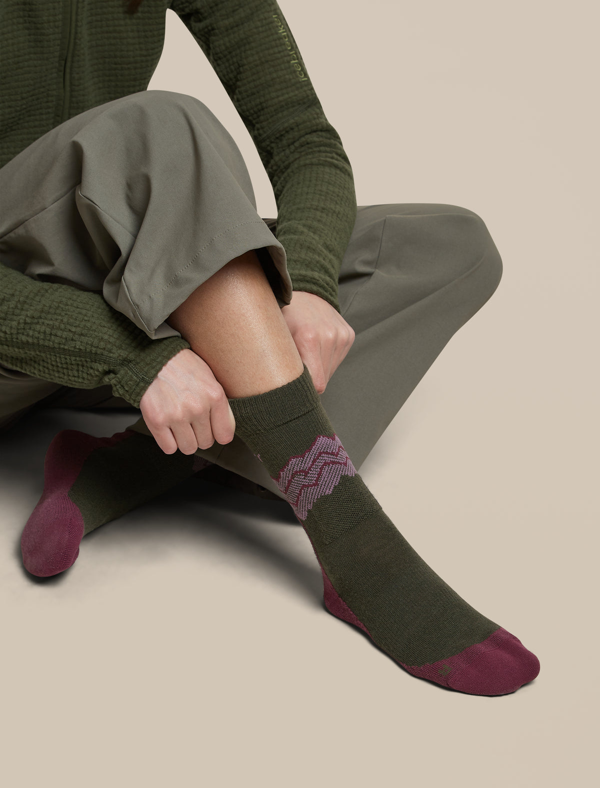 Women's Merino Hike+ Medium Crew Across the Peaks Socks Dark Loden/Dark Berry/Grey Plum - 5