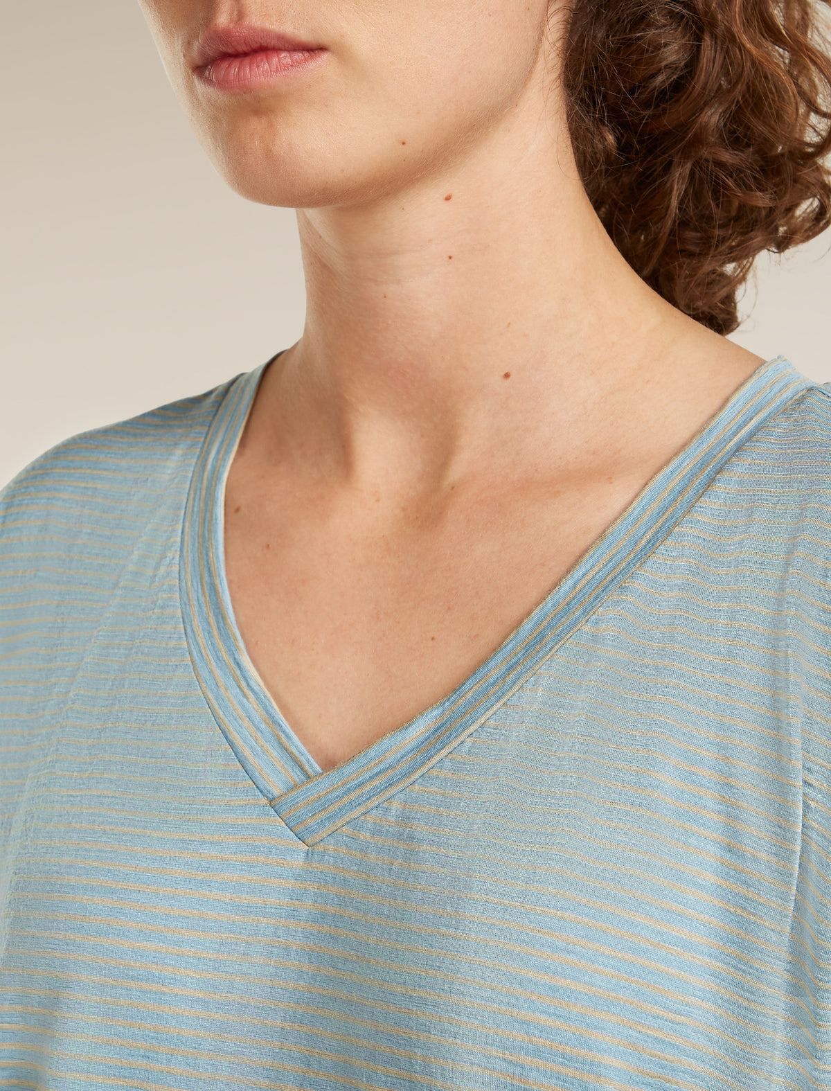 Women's Merino 150 Tech Lite Short Sleeve Relaxed V Neck Tee  - 5