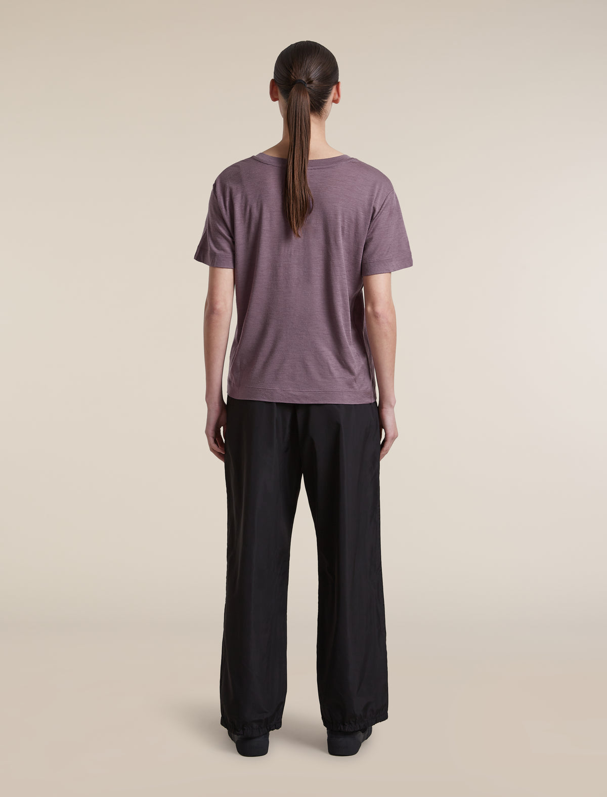 Women's Merino 150 Tech Lite Short Sleeve Relaxed V Neck Tee Grey Plum - 6