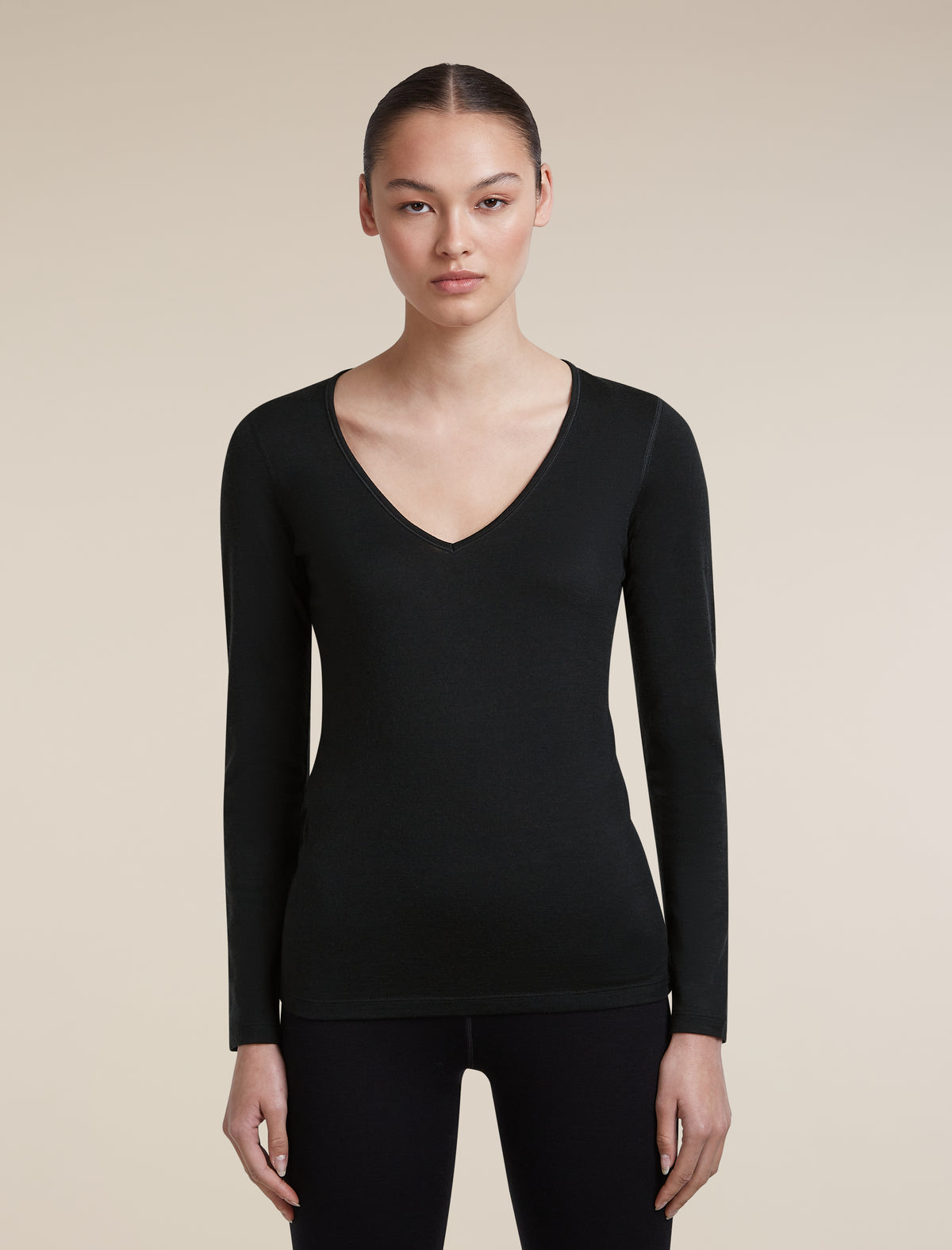Women's Merino 200 Oasis Long Sleeve Thermal V Neck Black - 1