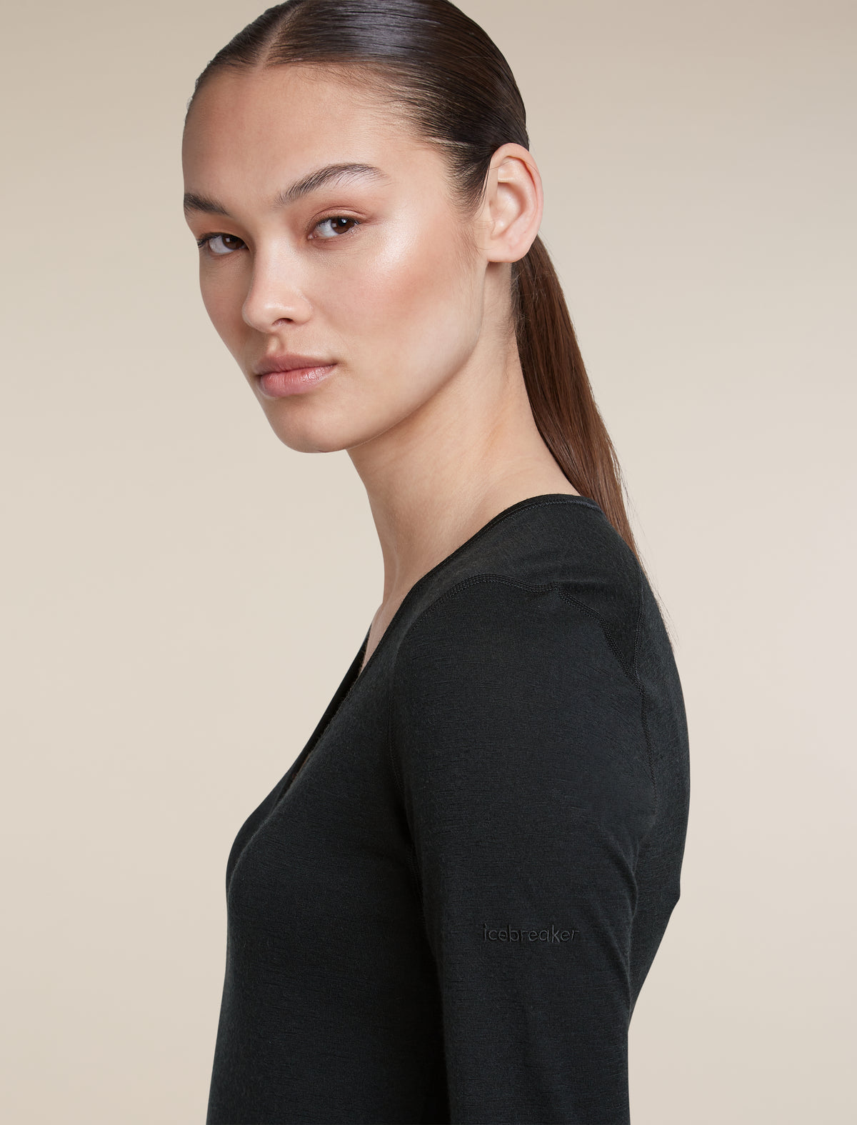 Women's Merino 200 Oasis Long Sleeve Thermal V Neck Black - 6