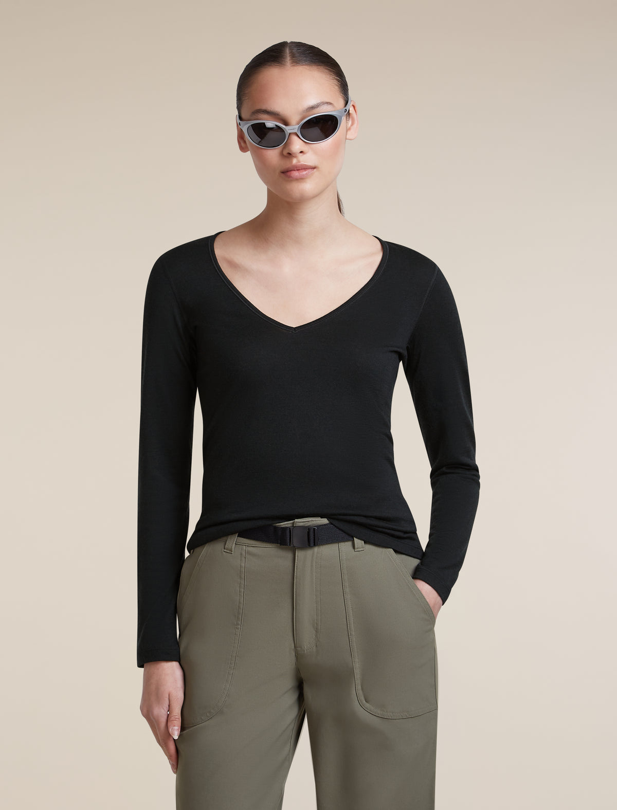 Women's Merino 200 Oasis Long Sleeve Thermal V Neck Black - 5